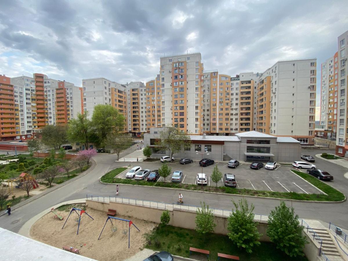 Two Bedroom Large Apartment In Chisinau Eksteriør bilde