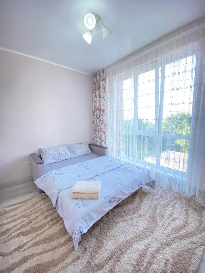Two Bedroom Large Apartment In Chisinau Eksteriør bilde