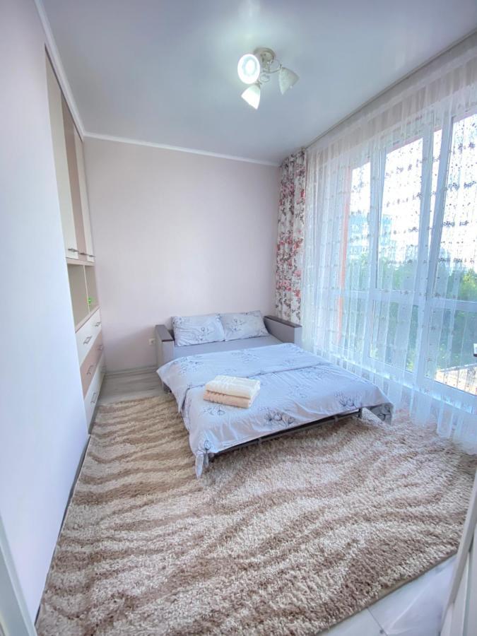 Two Bedroom Large Apartment In Chisinau Eksteriør bilde