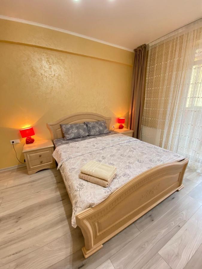 Two Bedroom Large Apartment In Chisinau Eksteriør bilde