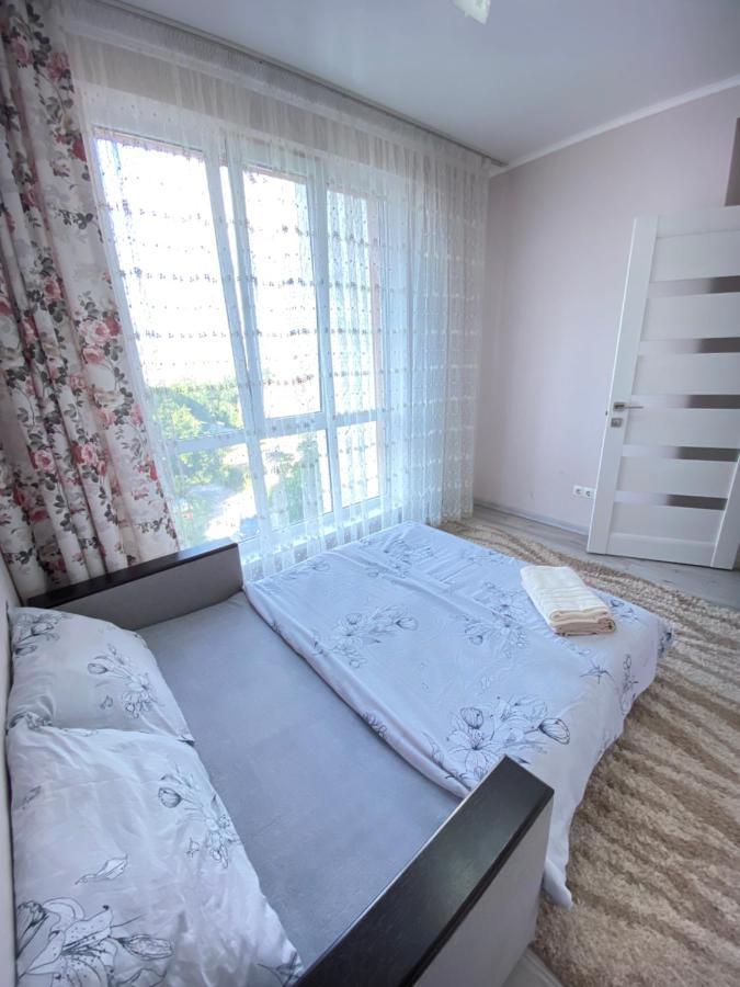 Two Bedroom Large Apartment In Chisinau Eksteriør bilde
