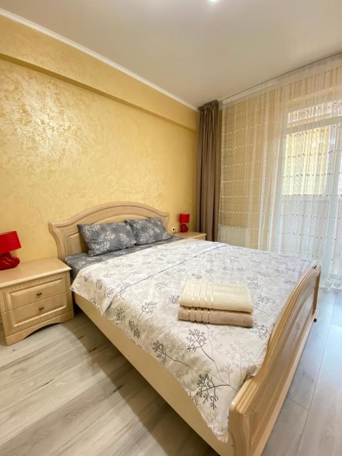 Two Bedroom Large Apartment In Chisinau Eksteriør bilde
