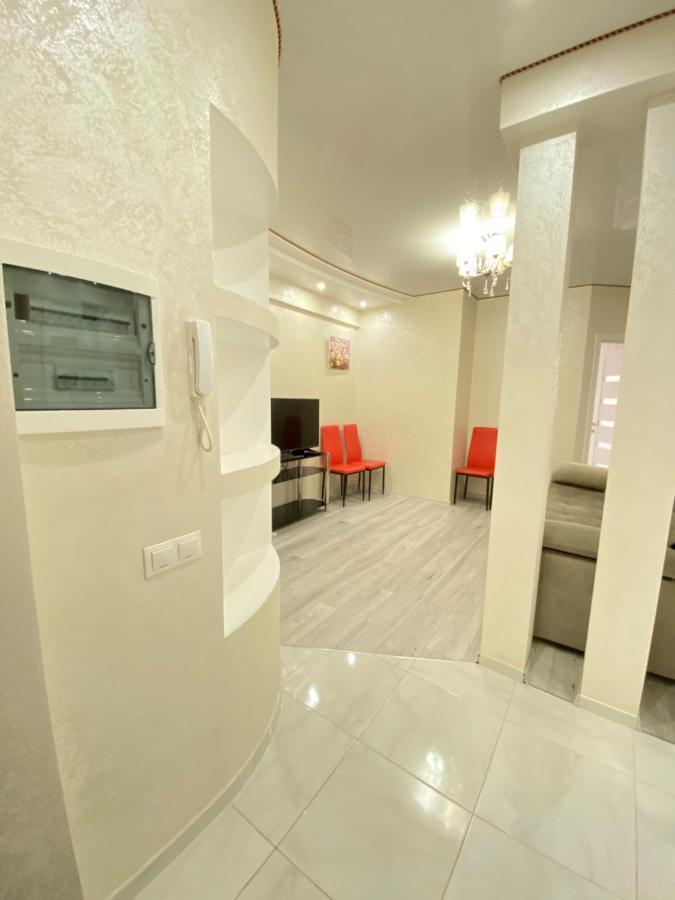 Two Bedroom Large Apartment In Chisinau Eksteriør bilde