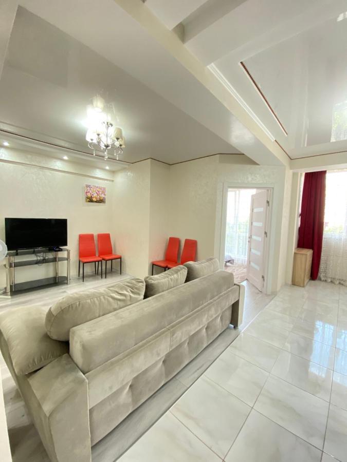Two Bedroom Large Apartment In Chisinau Eksteriør bilde
