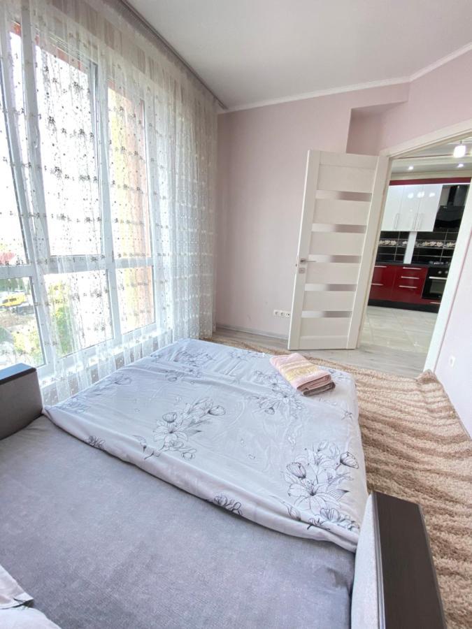 Two Bedroom Large Apartment In Chisinau Eksteriør bilde