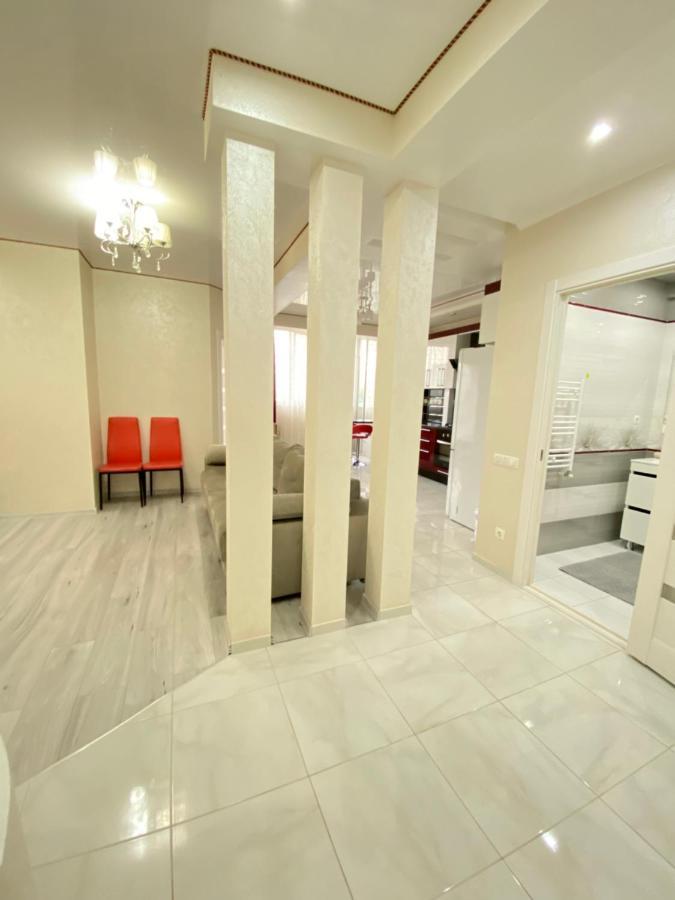 Two Bedroom Large Apartment In Chisinau Eksteriør bilde