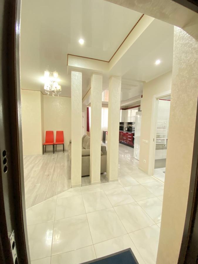 Two Bedroom Large Apartment In Chisinau Eksteriør bilde