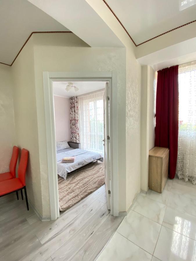 Two Bedroom Large Apartment In Chisinau Eksteriør bilde