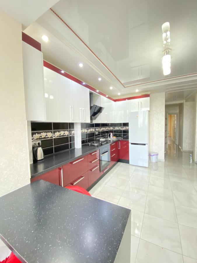 Two Bedroom Large Apartment In Chisinau Eksteriør bilde