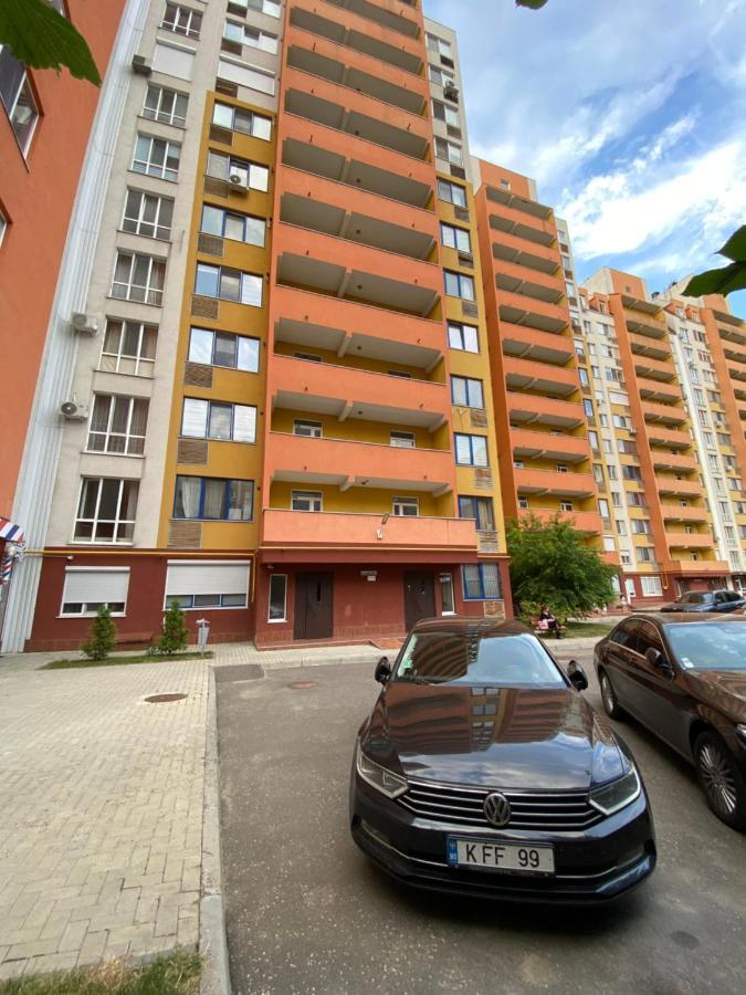 Two Bedroom Large Apartment In Chisinau Eksteriør bilde