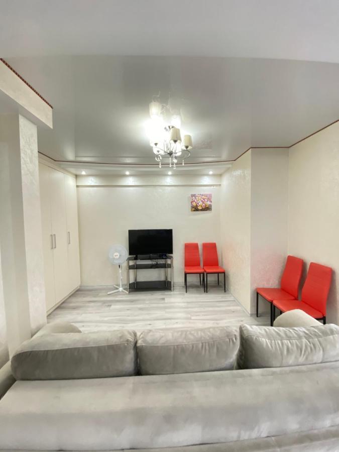 Two Bedroom Large Apartment In Chisinau Eksteriør bilde