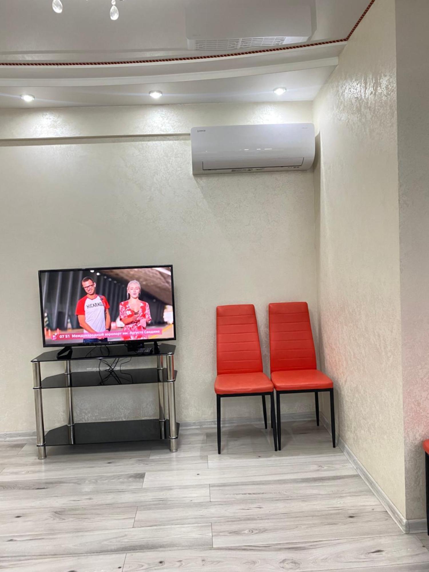 Two Bedroom Large Apartment In Chisinau Eksteriør bilde
